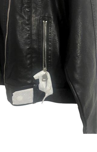 Talla 54. Cazadora negra de polipiel VERO MODA