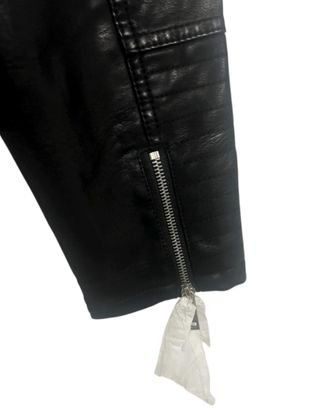 Talla 54. Cazadora negra de polipiel VERO MODA