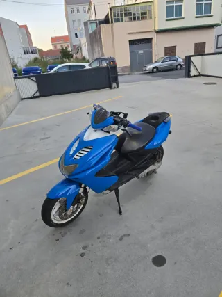 Yamaha Aerox Azul