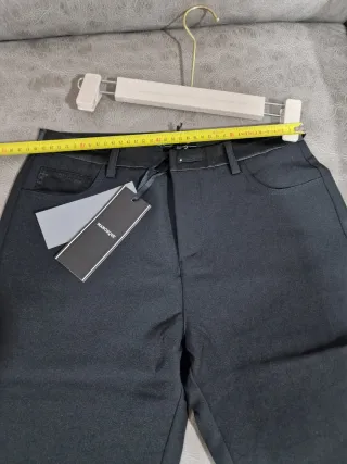 Pantalón liso negro