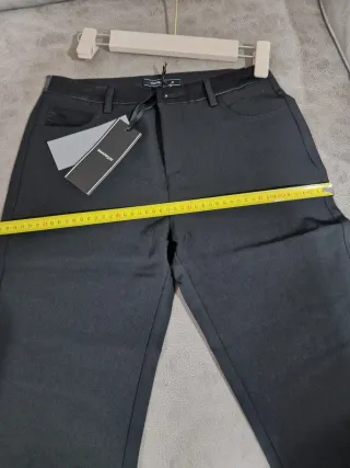 Pantalón liso negro