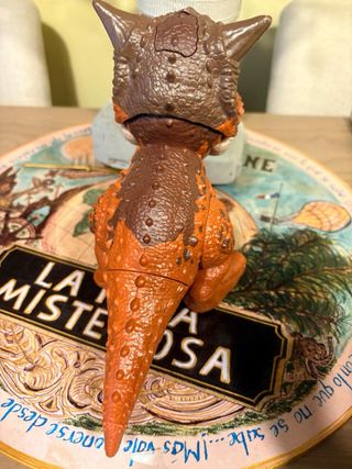 Dinosaurio de juguete Carnotaurus