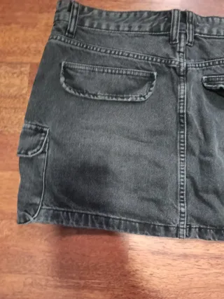 Falda vaquera Zara gris desgastada
