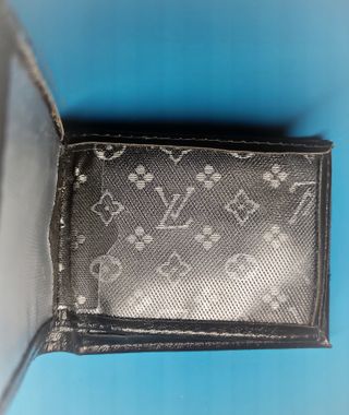 Cartera Louis Vuitton | Elegante y compacta