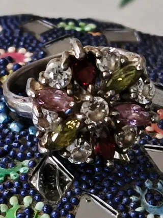 Anillo Vintage Rosetón Piedras Preciosas diseño