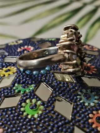 Anillo Vintage Rosetón Piedras Preciosas diseño