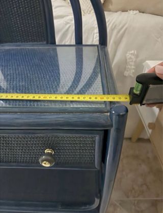 Mesita de noche de ratán azul con cristal