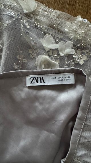 Falda Zara Flores 3D Bordada Talla S