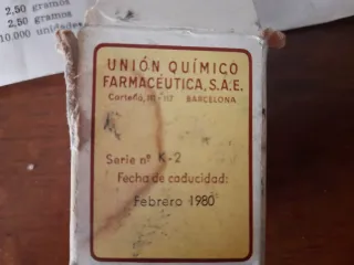 Envases antiguos vacíos de fármacos