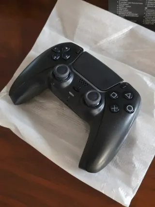 PlayStation 5 Digital Edition Sony con mando negro