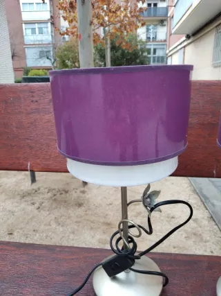 Lámpara sobtemesa vintage morada y plateada