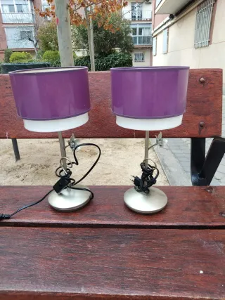 Lámpara sobtemesa vintage morada y plateada