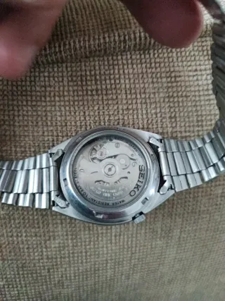 Reloj Seiko 5 Automático Gris y Dorado