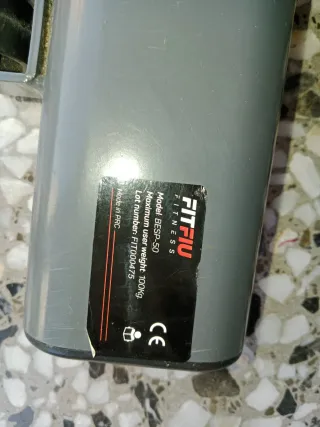 Bicicleta estática gris sin usar