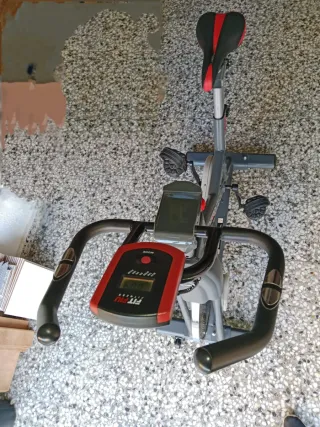 Bicicleta estática gris sin usar