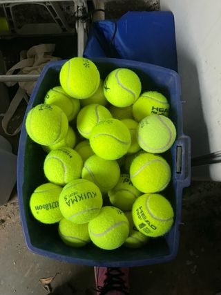 50 pelotas de pádel más o menos