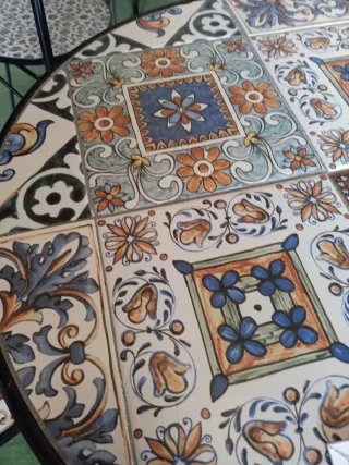 Mesa y 2 sillas mosaico