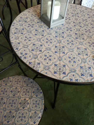 Mesa y 2 sillas mosaico