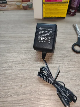 Adaptador LEADER ELECTRONICS INC. LPS 9V
