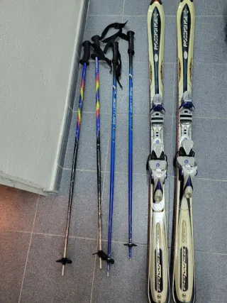 Esquís Marca Rossignol, fijaciones y bastones