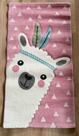 Alfombra infantil rosa con llama