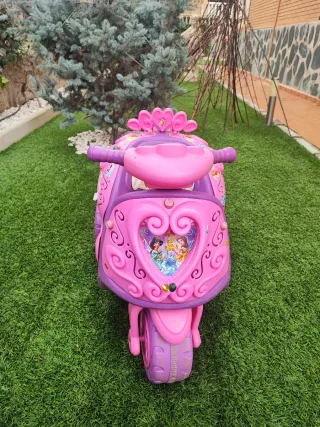 Moto eléctrica infantil Princesas Disney