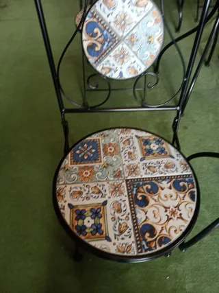 Mesa y 2 sillas mosaico