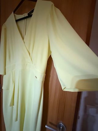 Vestido amarelo creme