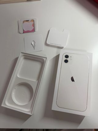 iPhone 11 + 3 Fundas + Protector