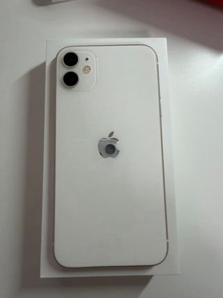 iPhone 11 + 3 Fundas + Protector