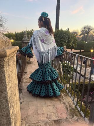Traje de flamenca verde con volantes