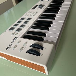 Teclado Controlador MIDI Arturia Keylab Essential