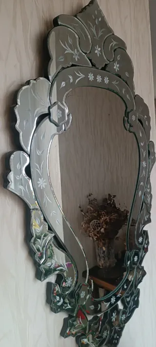 Espejo estilo veneciano tallado