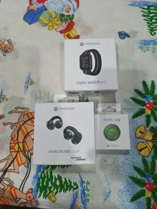 Motorola Moto Watch Fit, Buds Loop y Tag