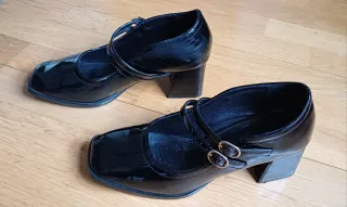 Zapatos charol tacón ancho negros