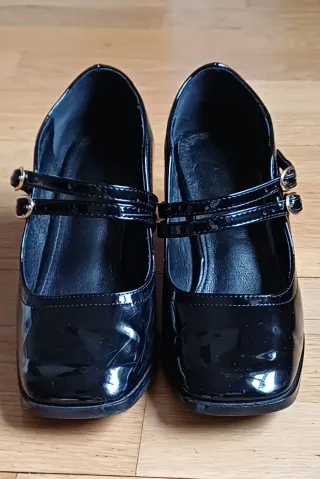 Zapatos charol tacón ancho negros