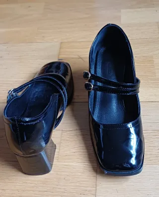 Zapatos charol tacón ancho negros