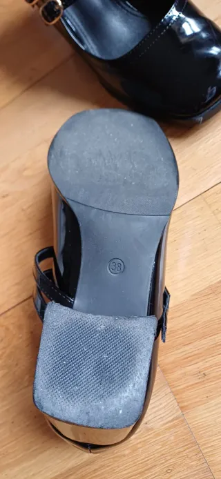 Zapatos charol tacón ancho negros