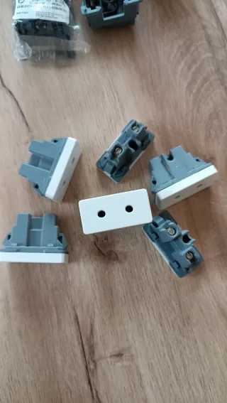 Marcos, schukos e interruptores BJC Rehabitat