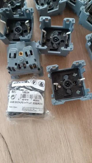 Marcos, schukos e interruptores BJC Rehabitat