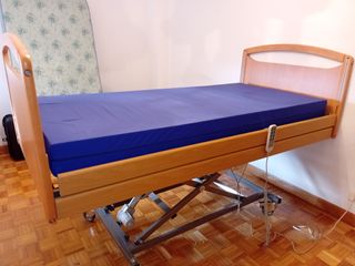 Cama articulada eléctrica madera en pamplona