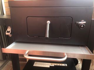 Barbacoa de jardín completa con utensilios