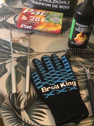 Barbacoa de jardín completa con utensilios