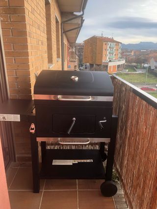 Barbacoa de jardín completa con utensilios