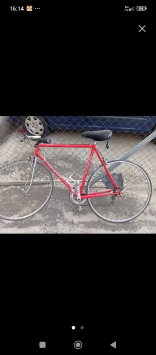 Bicicleta de carretera roja