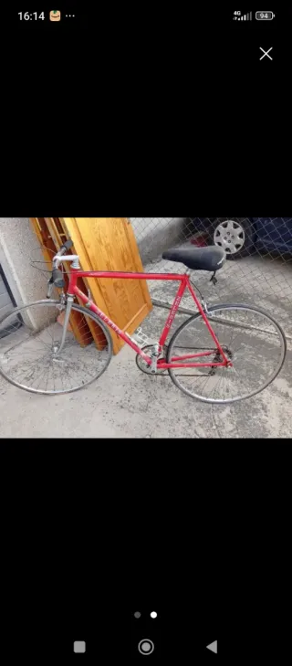 Bicicleta de carretera roja