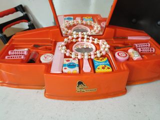 2 juguetes años 70 cosmetik lissy y tocador Magda