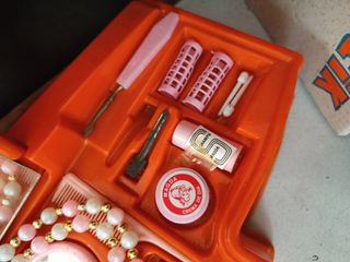 2 juguetes años 70 cosmetik lissy y tocador Magda