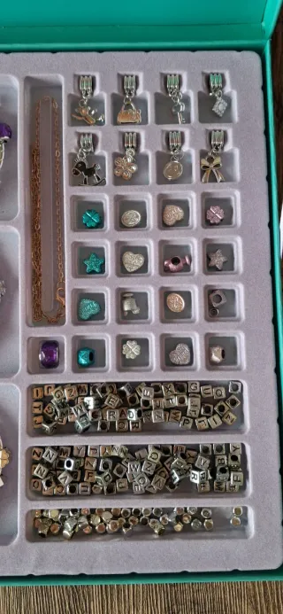 Scatola portagioie per bambini con perline