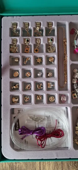 Scatola portagioie per bambini con perline